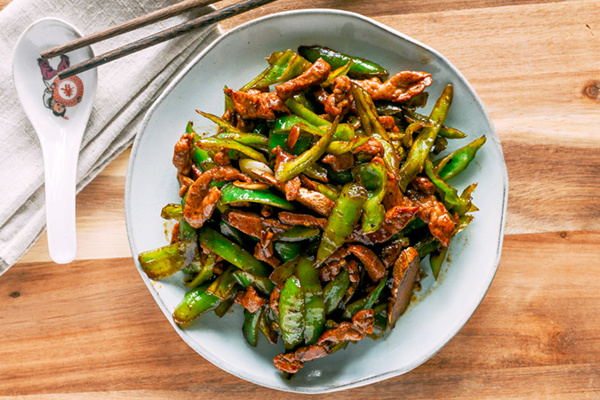 Традиционный стир-фрай со свининой и перцем: быстро и вкусно