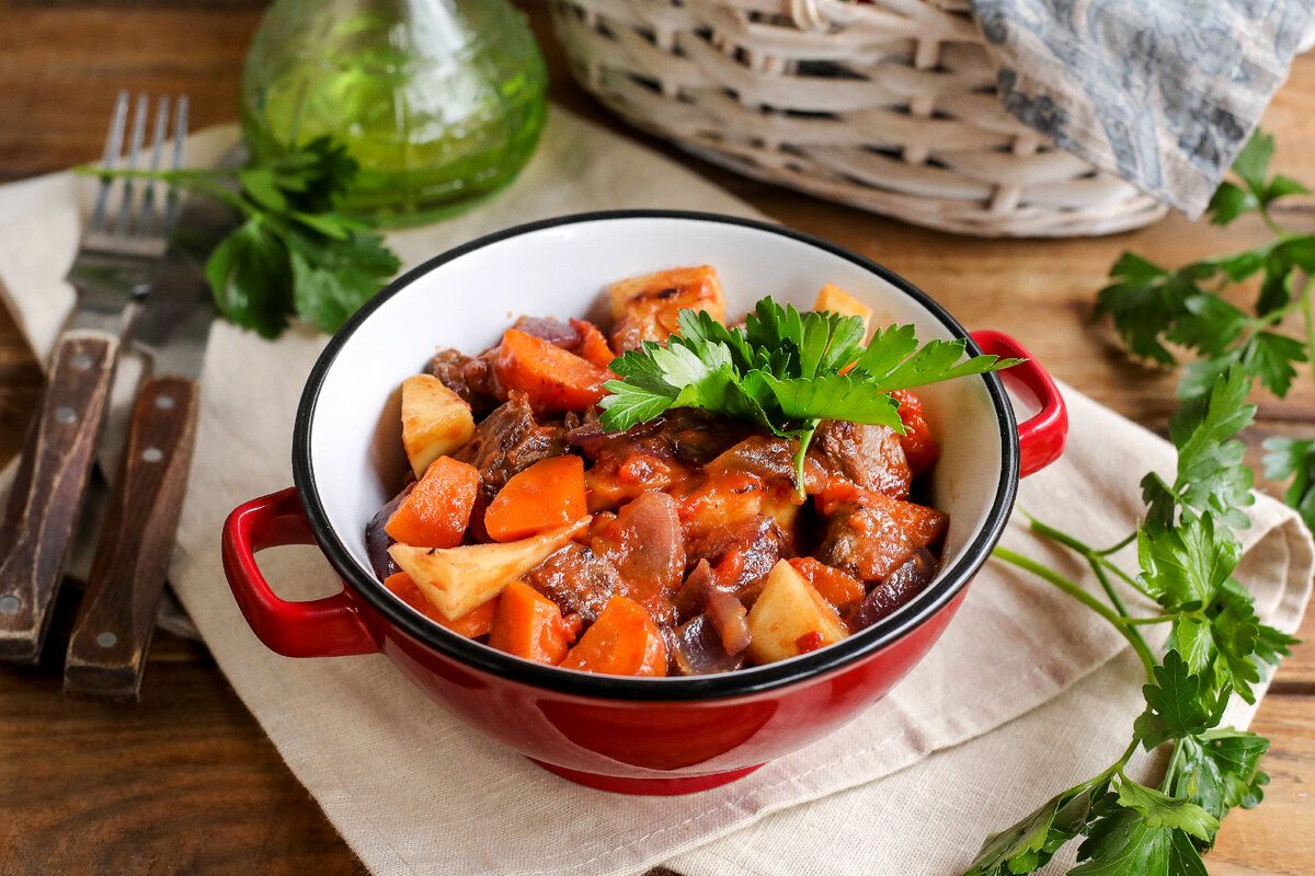 Говядина по-сибирски: насыщенное блюдо с морковью и пастернаком
