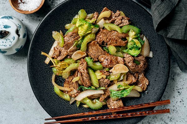 Говядина с сельдереем по-китайски: Быстрый ужин за 20 минут