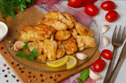 Нежное куриное филе в чесночном соусе: быстро, просто и вкусно!