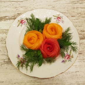 Как сделать зимние розы из помидоров для праздничного стола
