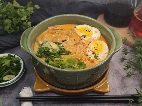 Вкусный рамен с яйцом: быстрый и питательный рецепт