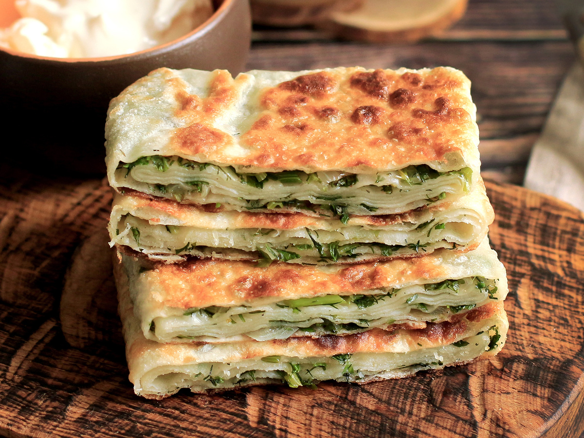 Ароматные лепешки с зеленью: простой рецепт для любого повода