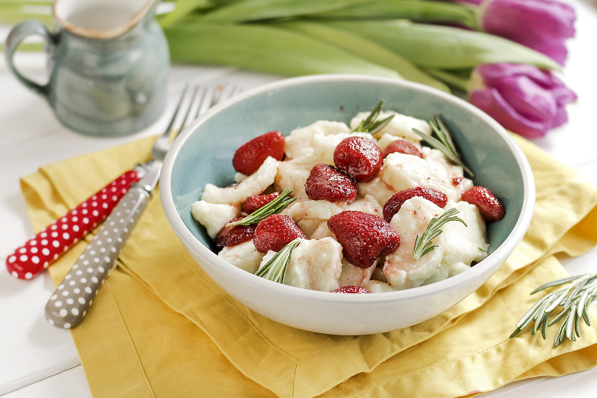 Ньокки с клубникой и розмарином: вкусное приключение из Италии