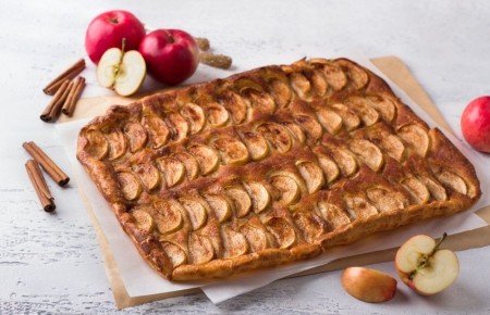 Простая альмойшавена с яблоками, которую сможет приготовить каждый