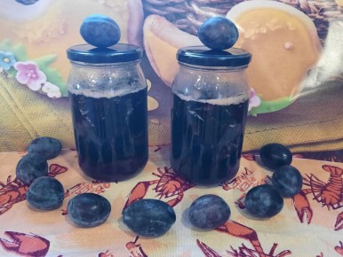 Насладитесь сладким: быстрое варенье из слив с коньяком и корицей