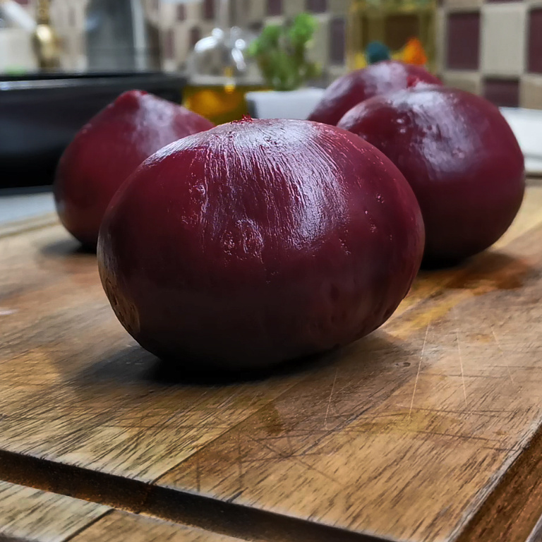 Огурцы в свекольной закуске: простота, которую мало кто знает