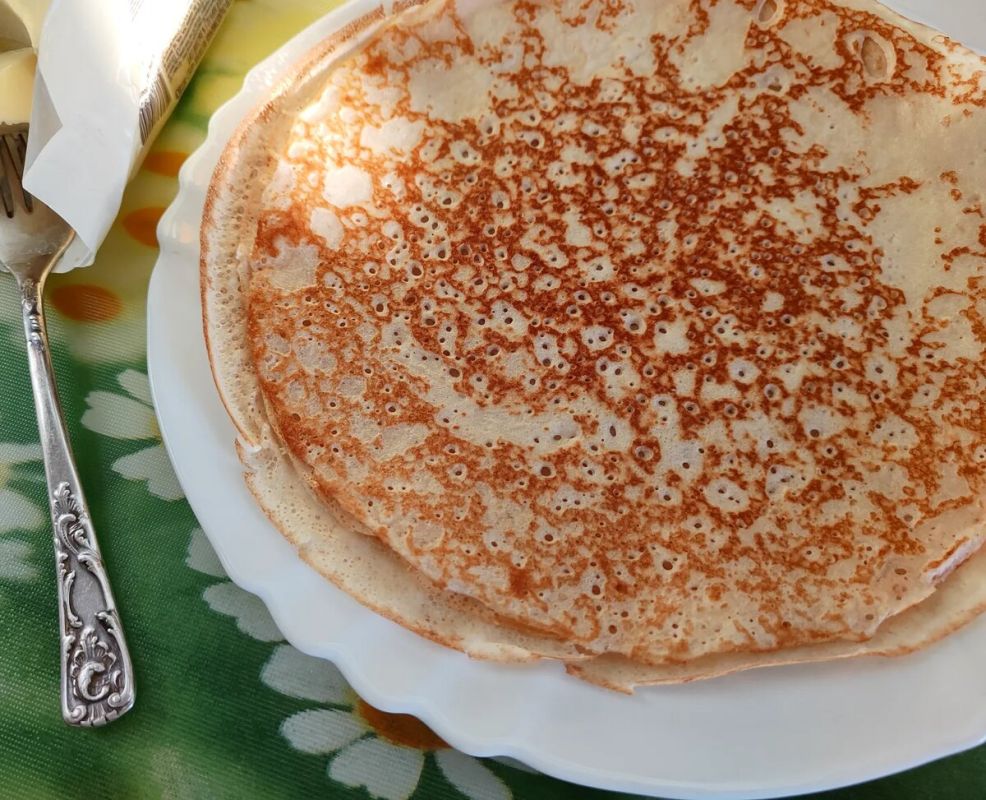 Вкусные тонкие блинчики на кефире: пошаговый рецепт