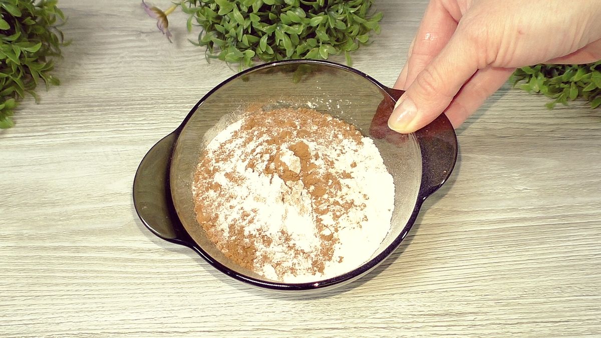 Шоколадный пирог для уютного чая: легко и вкусно