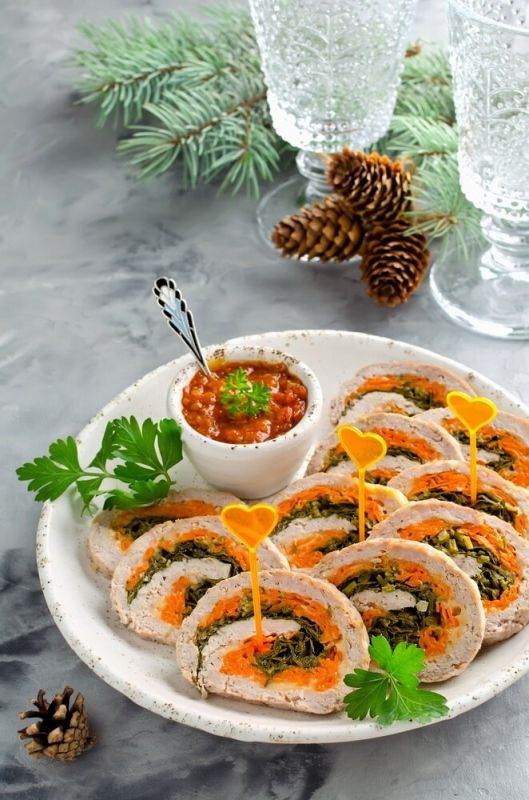 Нежный куриный рулет с морковью и сыром: просто и вкусно