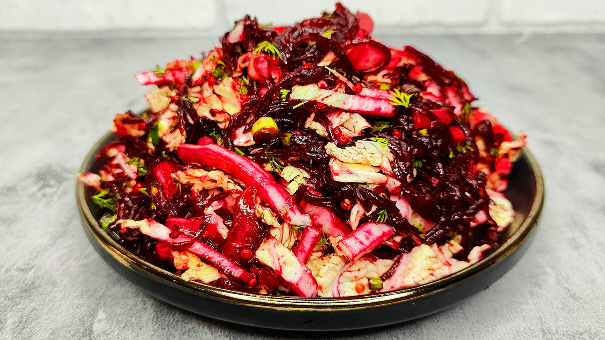 Легкий салат из свеклы и пекинской капусты для любого повода