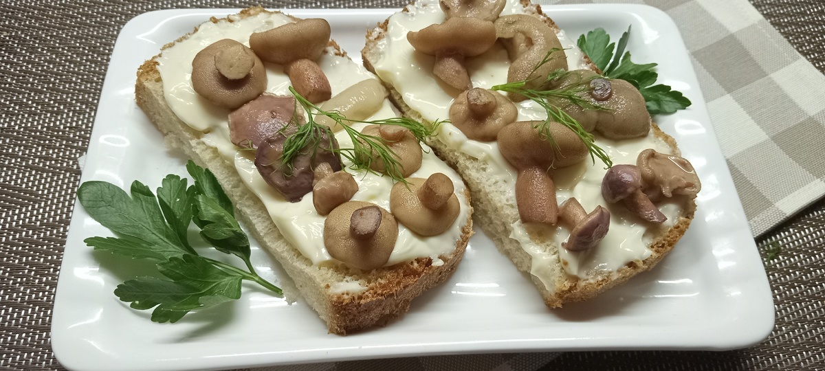 Простые и Восхитительные Бутерброды с Сыром и Маринованными Грибами