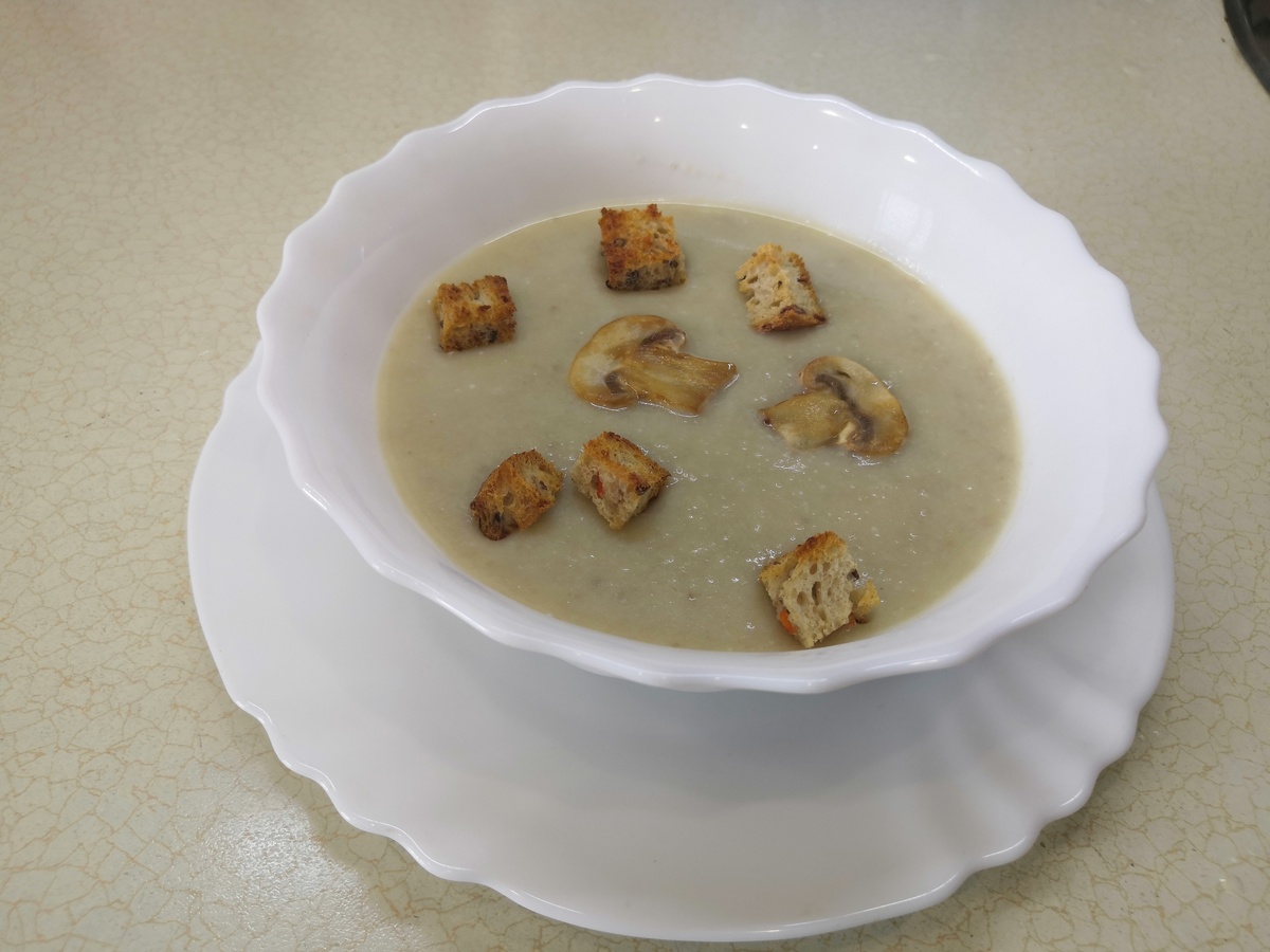Нежный суп-пюре из шампиньонов: быстро и вкусно