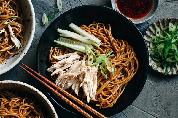 Летний кулинарный хит: холодная лапша с курицей по-китайски