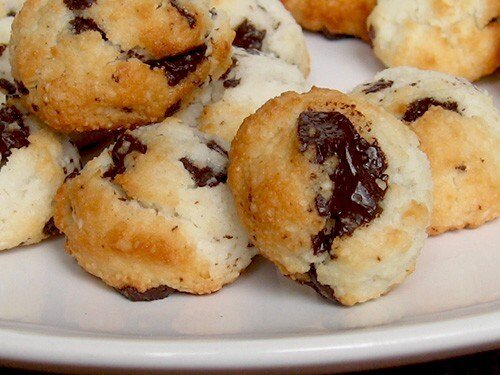 Нежнейшие макаруны с шоколадом: популярный десерт для вашего стола