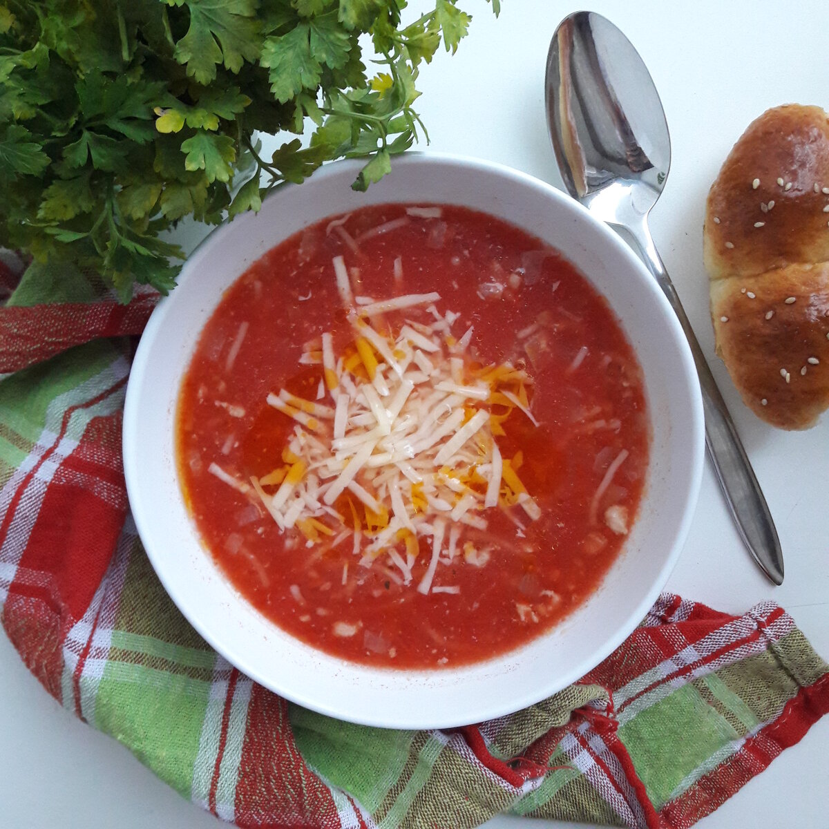 Томатный суп с сыром: с каждым глотком хочется ещё