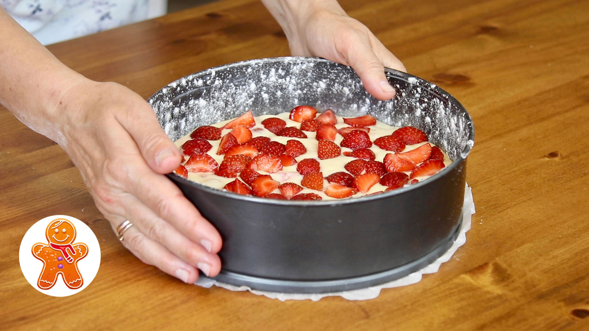 Нежный ягодный пирог, который превзойдет привычную шарлотку