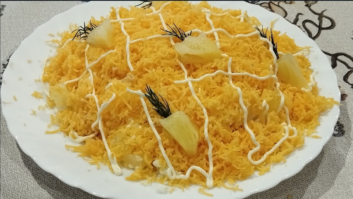 Салат с ананасами и курицей: новый взгляд на классический рецепт