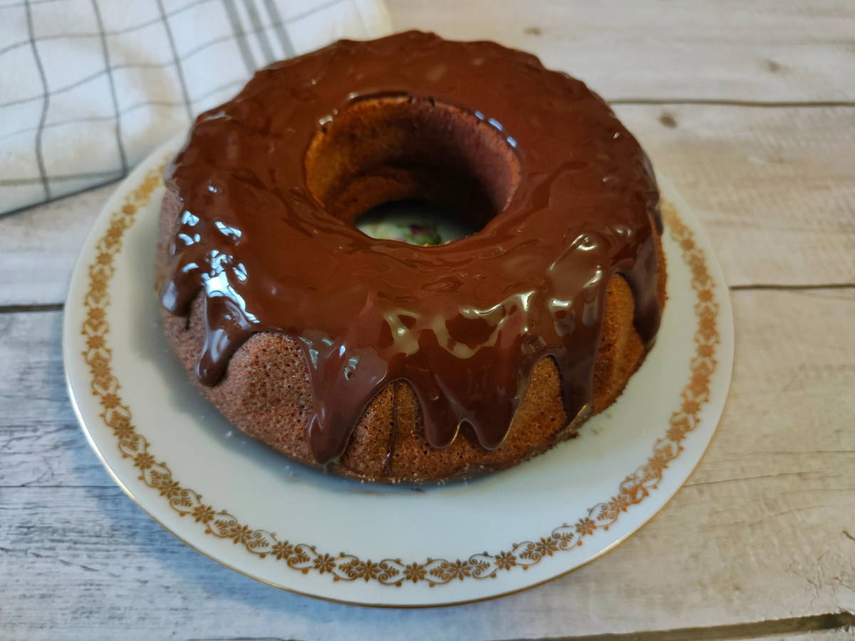 Шоколадный кекс с орехами для теплых вечеров