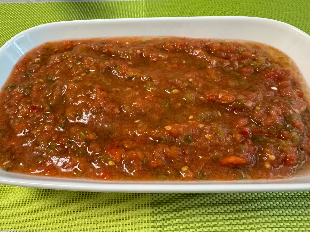 Приготовьте свежую аджику всего за 5 минут