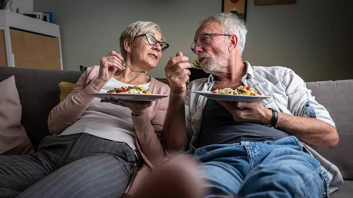 Семь продуктов, которые стоит избегать после 60 лет