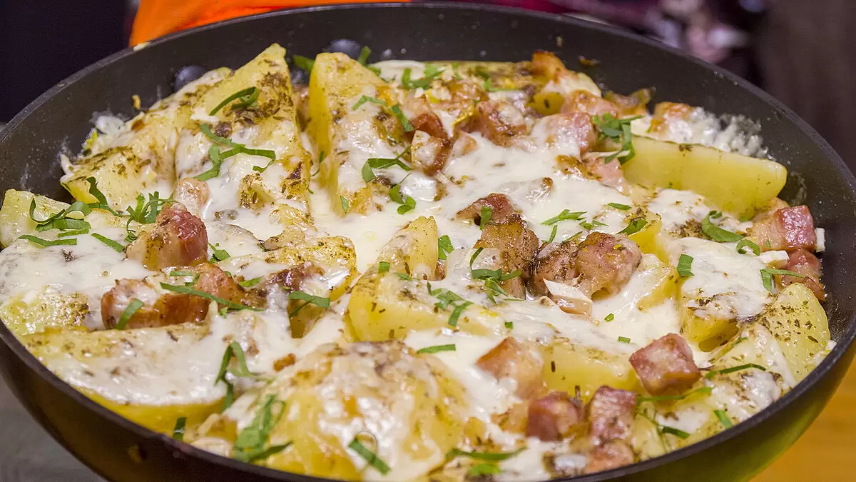Непревзойденная жареная картошка с грудинкой и сыром: секреты восхитительного вкуса