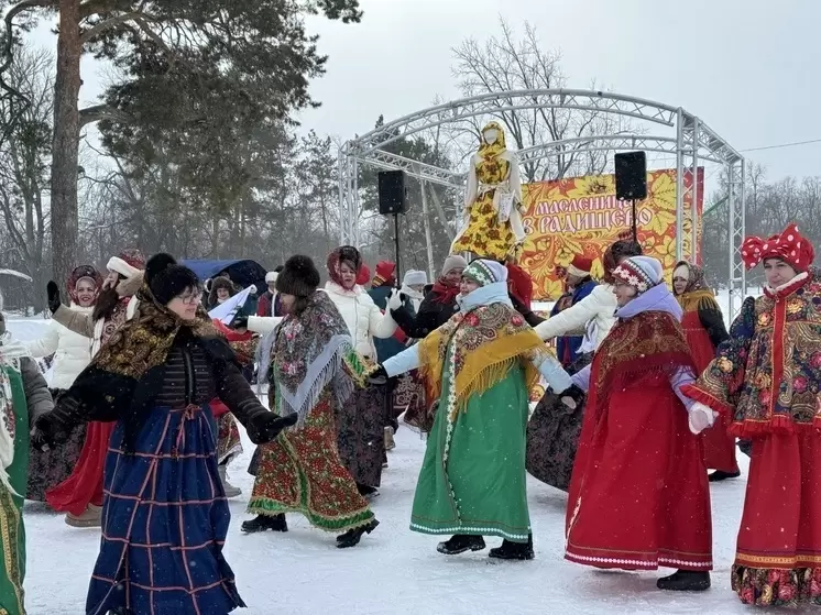 Масленица в Радищево: более пяти тысяч участников отмечают праздник весны