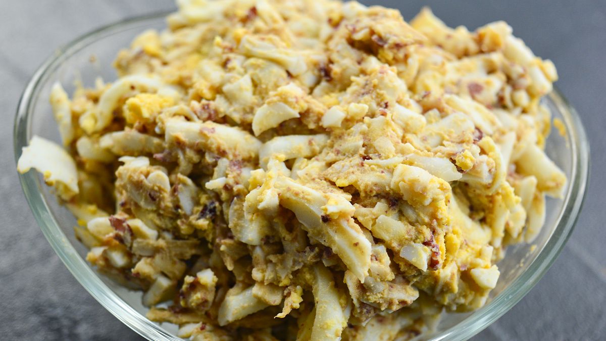 Новый взгляд на салат с фасолью и яйцами: простота и изысканность в каждой ложке