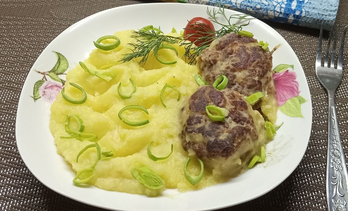 Нежные свиные котлеты с яблоками: простой рецепт для вкусного ужина