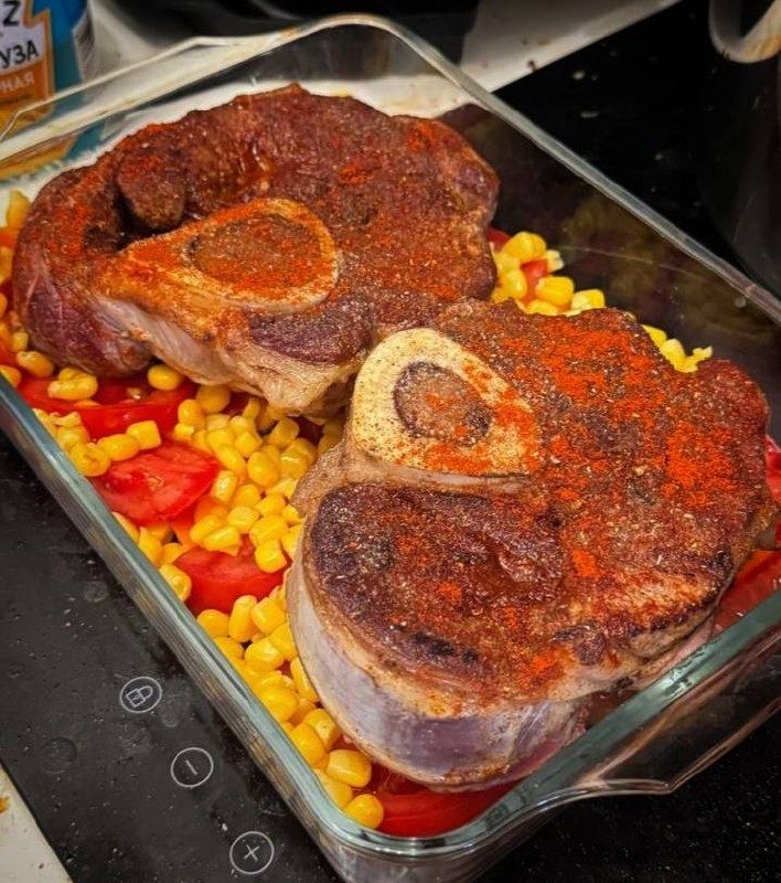 Вкусный рецепт запеченной говядины с овощами и ананасом